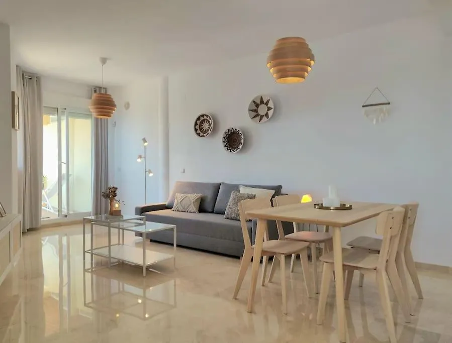 Apartamento Moderno Con Vistas Al Mar, Piscina & Parking Fuengirola