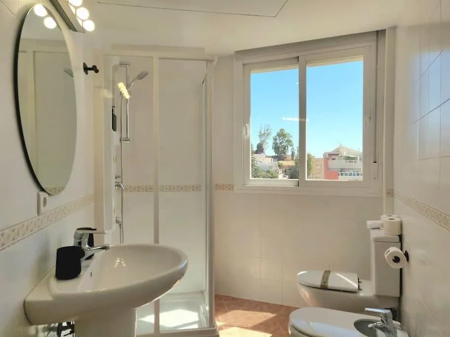 Apartamento Moderno Con Vistas Al Mar, Piscina & Parking Fuengirola 0*,  Spain